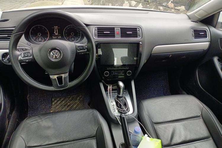 Used Volkswagen Sagitar 2014 1.4TSI Automatic Luxury Model Center Console