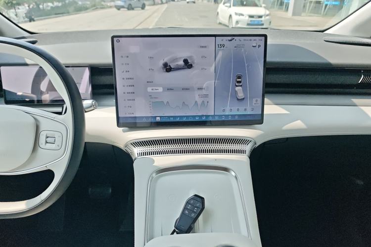 Used XPeng X9 2024 702 Ultra-Long Range Pro
