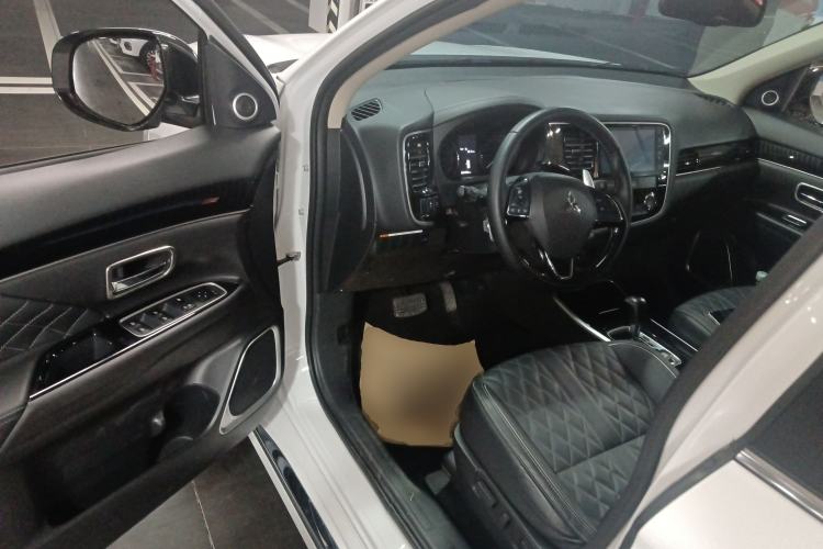 Used Mitsubishi Outlander 2021 2.4L 4x4 Zhi Xiang Edition 7 Seats
