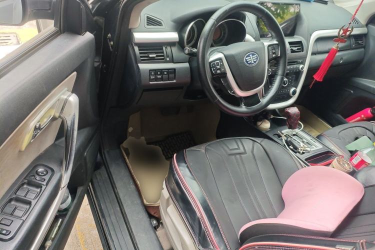 Used Bestune X80 2013 2.0L automatic comfort version
