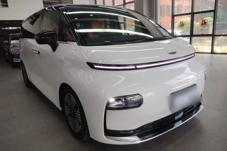 Used Geely Galaxy LEVC L380 2024 140-Degree 6-Seater All-Wheel-Drive Ultra Front Right 45 Deg