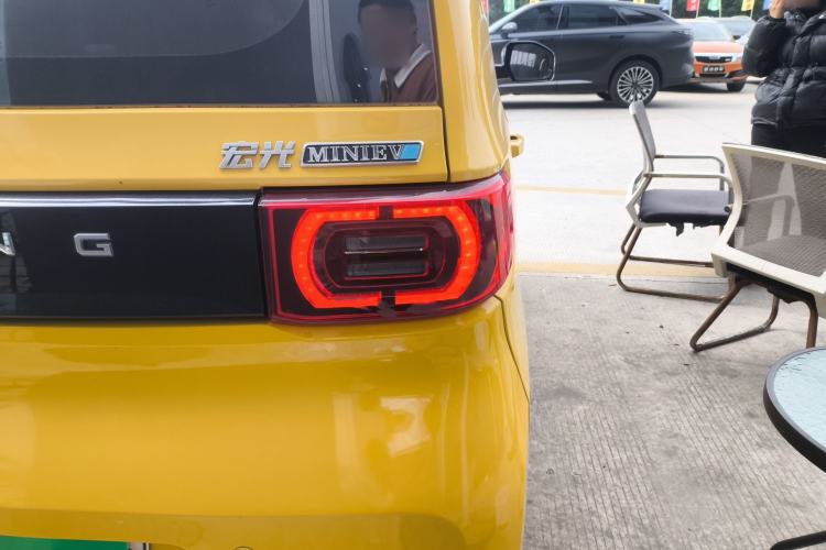 Used Wuling Hongguang MINIEV 2021 Macaron Premium Model – Lithium-NMC