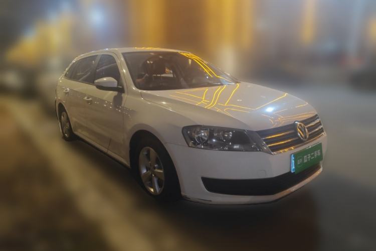 Used Volkswagen Gran Lavida 2013 1.6L Manual Fashion Model Front Right 45 Deg