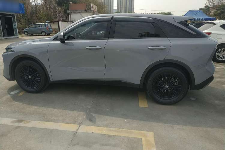 Used Venucia V 2021 260T Idol Edition