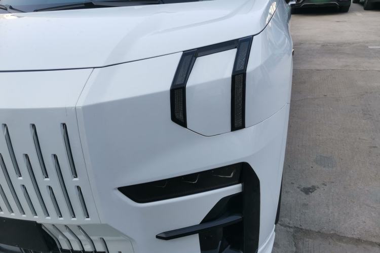 Used Zeekr 009 2024 7-Seater Aisle Version 108 kWh
