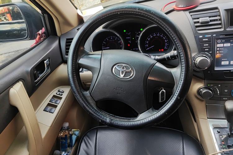 Used Toyota Highlander 2012 2.7L Two-Wheel Drive 7-Seater Elite Edition Steering Wheel