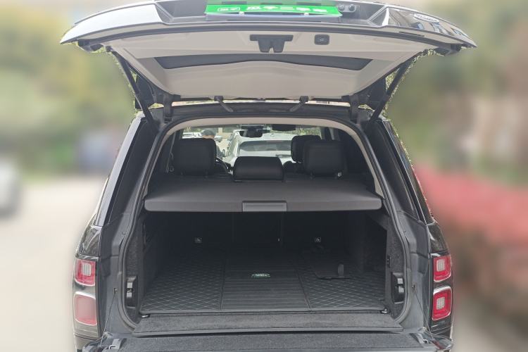 Used Land Rover Range 2022 3.0 L6 360 PS Grand Edition Trunk