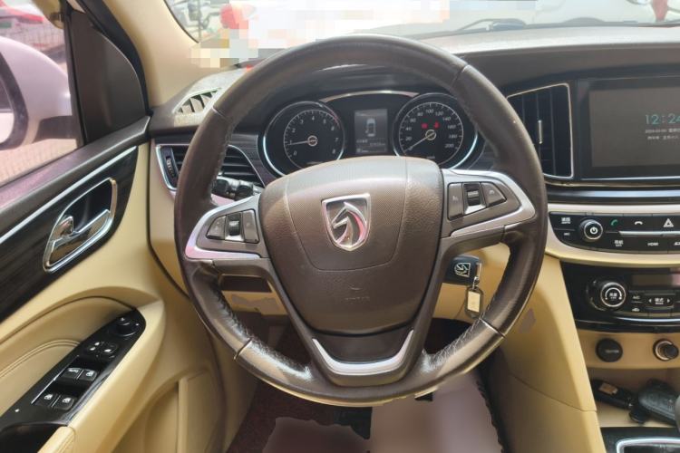 Used Baojun 730 2016 1.5L Manual Luxury Edition 7 Seats Steering Wheel