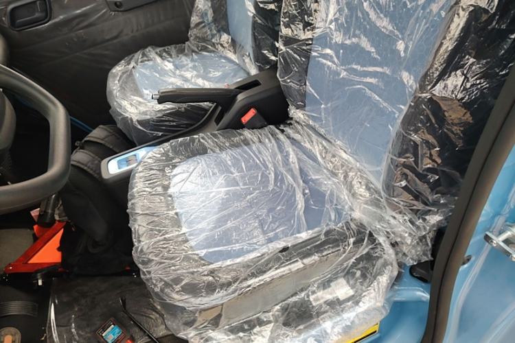 Used REACH MINI Truck 2023 140km Long Wheelbase Flatbed Entry-Level Trim
