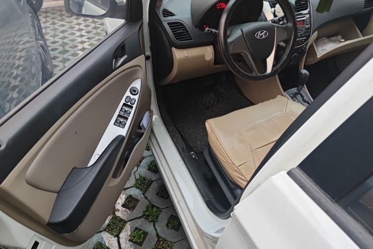 Used Hyundai Verna (older generation) 2014 1.4L Automatic Smart GLS Driver Seat