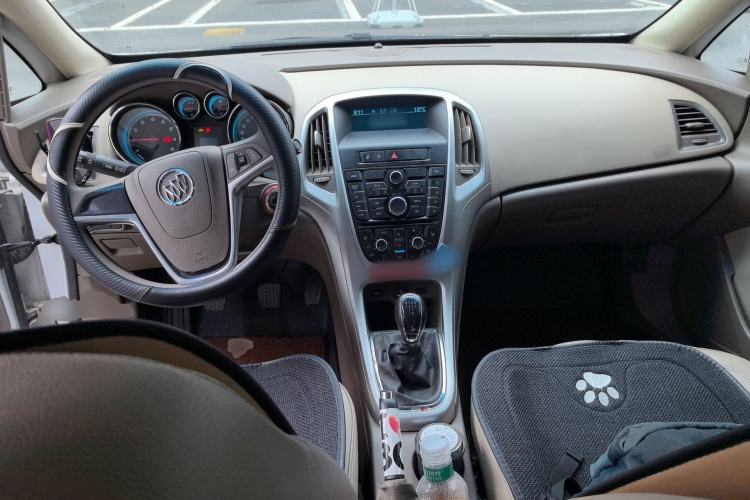 Used Buick GT 2013 GT 1.6L Manual Entry-Level Model Center Console