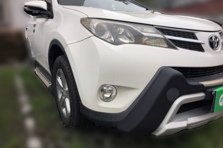 Used Toyota RAV4 2013 2.0L CVT Four-Wheel Drive New Edition Front Right 45 Deg