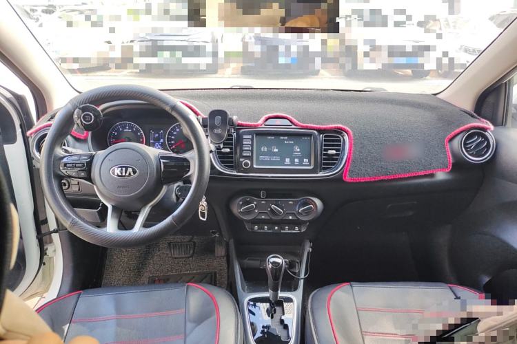 Used Kia Pegas 2017 1.4L Automatic Deluxe Edition Center Console