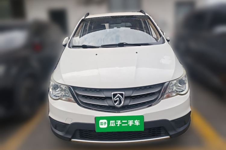 Used Baojun 730 2014 1.5L manual standard trim 7 seats
