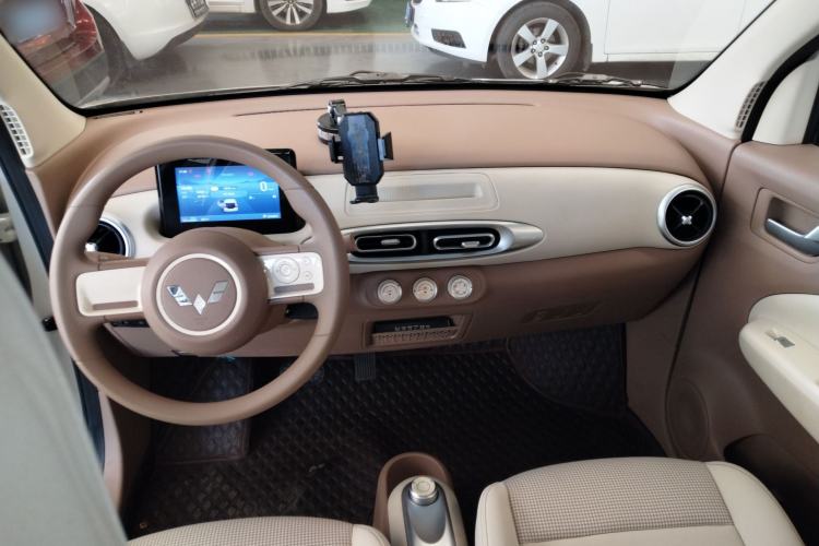 Used Wuling Hongguang MINIEV 2025 Four-Door Version Advanced Edition Center Console