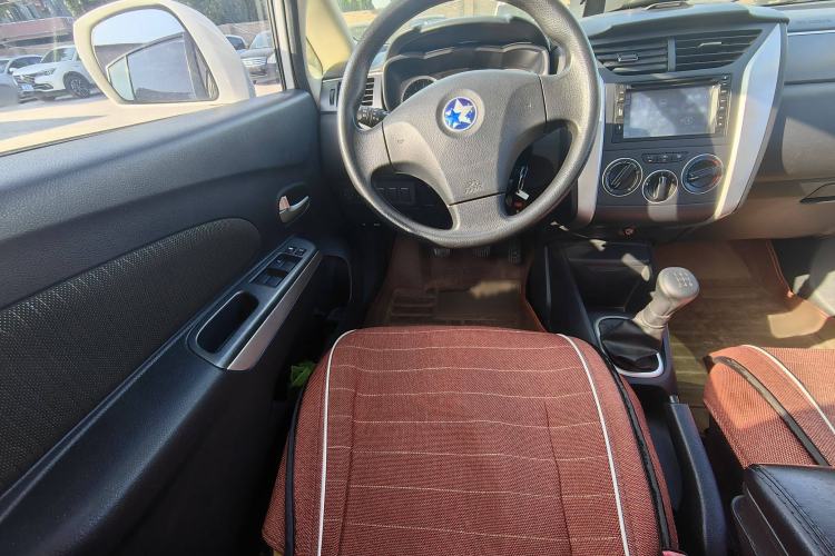 Used Venucia R50X 2013 1.6L Manual Model
