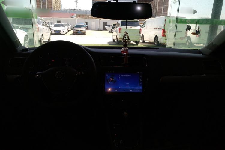 Used Volkswagen Sagitar 2018 280TSI DSG Comfort Model Center Console