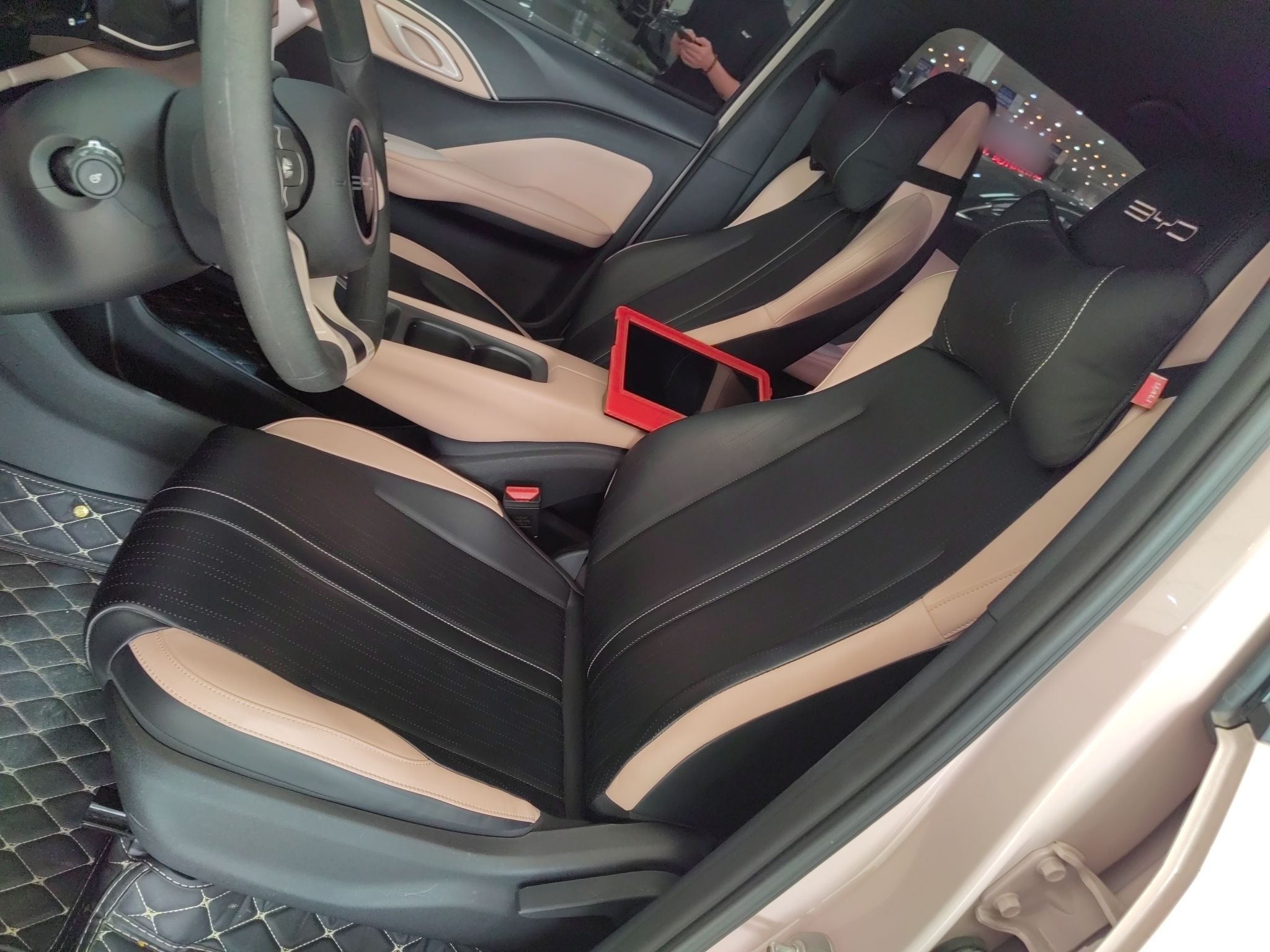 Переднее сиденье в автомобиле