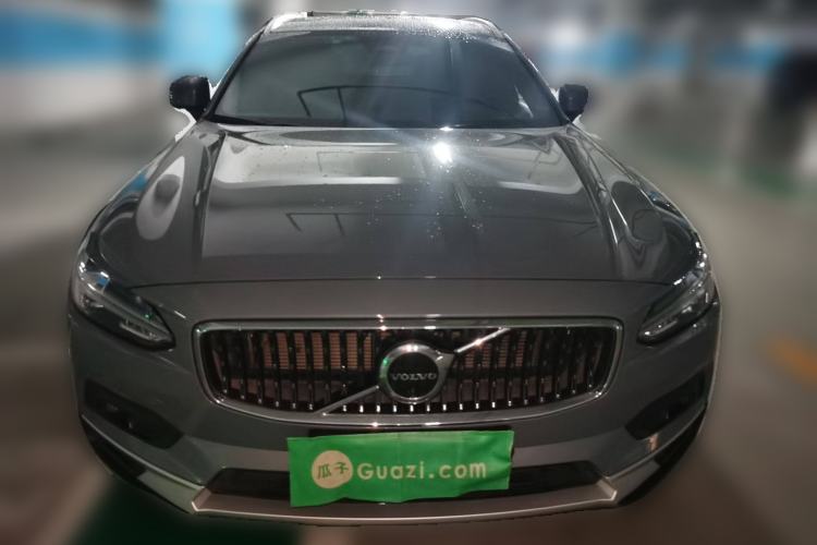 Used Volvo V90 2022 Cross Country B5 AWD Prestige Edition
