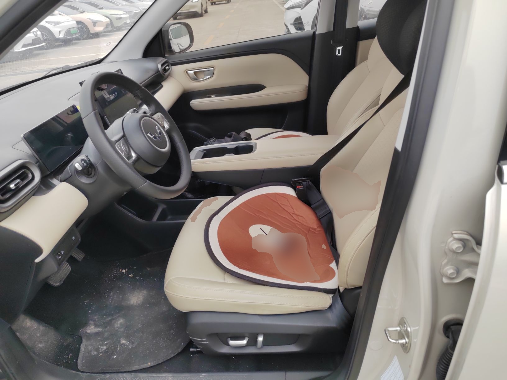 Переднее сиденье в автомобиле