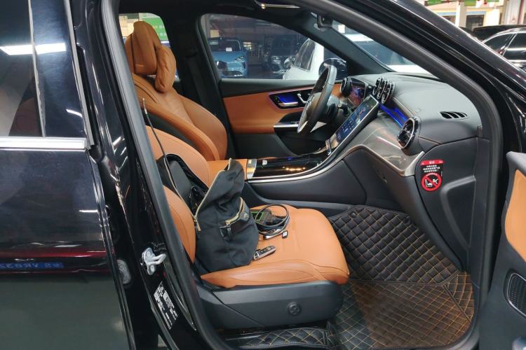 Used Mercedes-Benz GLC 2023 Facelift GLC 260 L 4MATIC Dynamic Version 5 Seats Right Front Seat