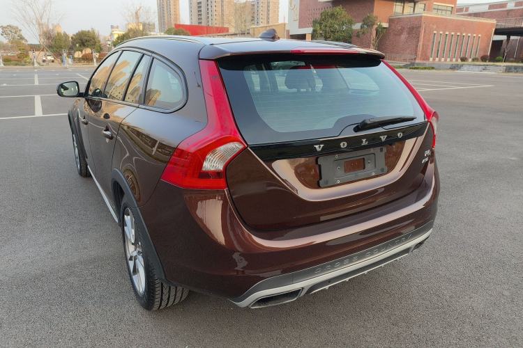 Used Volvo V60 2016 Cross Country T6 AWD
