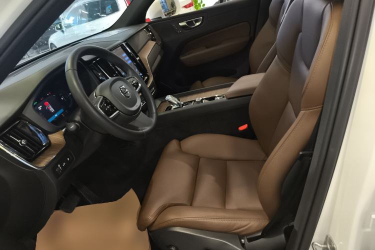 Used Volvo XC60 New Energy 2022 T8 Plug-in Hybrid Long-Range All-Wheel Drive Zhiyuan Luxury Edition