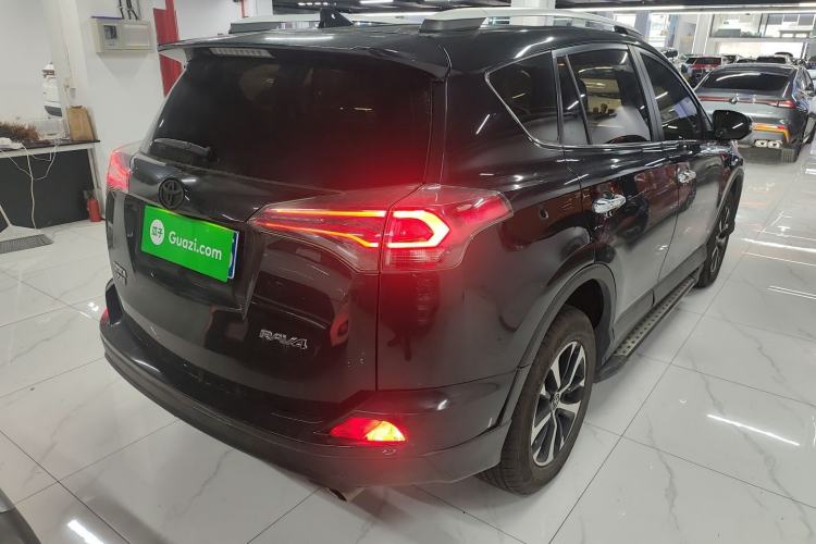 Used Toyota RAV4 2016 2.0L CVT Two-Wheel Drive Fashion Edition China V Standard