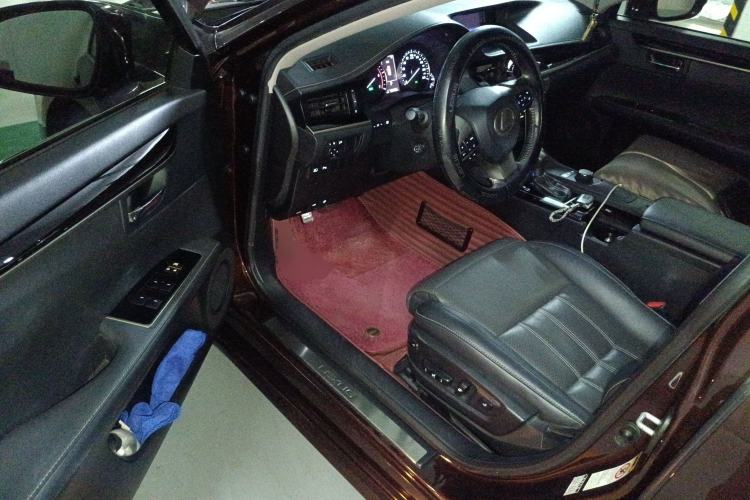 Used Lexus ES 2017 300h Mark Levinson Comfort Edition Driver Seat