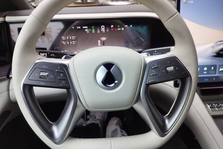 Used Denza Z9 2024 1100 km Four-Wheel Drive Max Version
