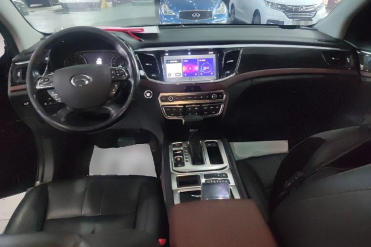 Used GAC Trumpchi GS8 2017 320T Two-Wheel Drive Luxury Smart Connectivity Version (7 Seats) Center Console
