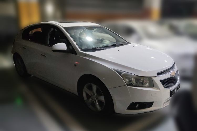 Used Chevrolet Cruze 2013 Hatchback 1.6T Automatic Flagship Model Front Right 45 Deg