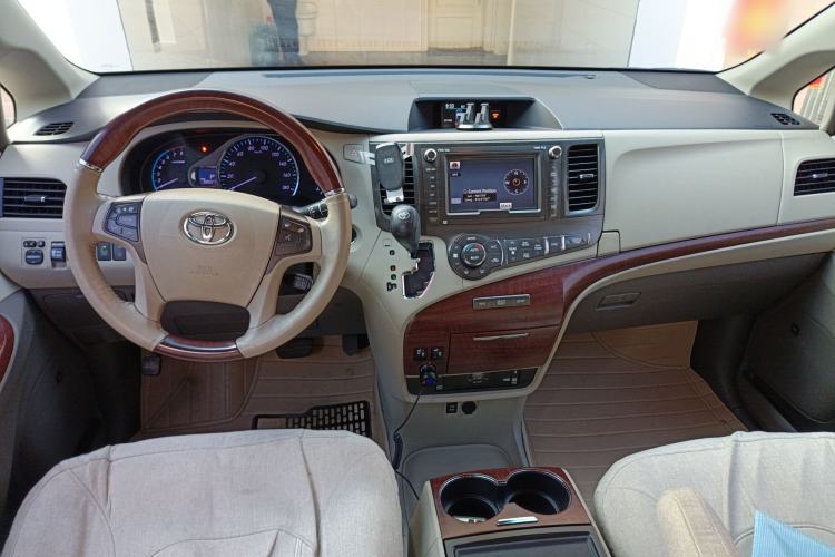 Used Toyota SIENNA 2011 3.5L 4x4 Automatic
