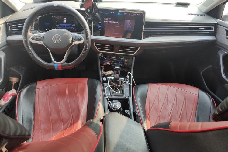 Used Volkswagen Sagitar 2023 280TSI DSG Excellence Edition Center Console