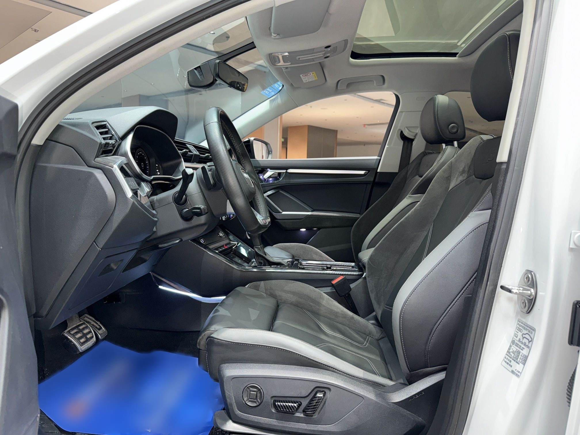 Vordere Reihe im Auto
