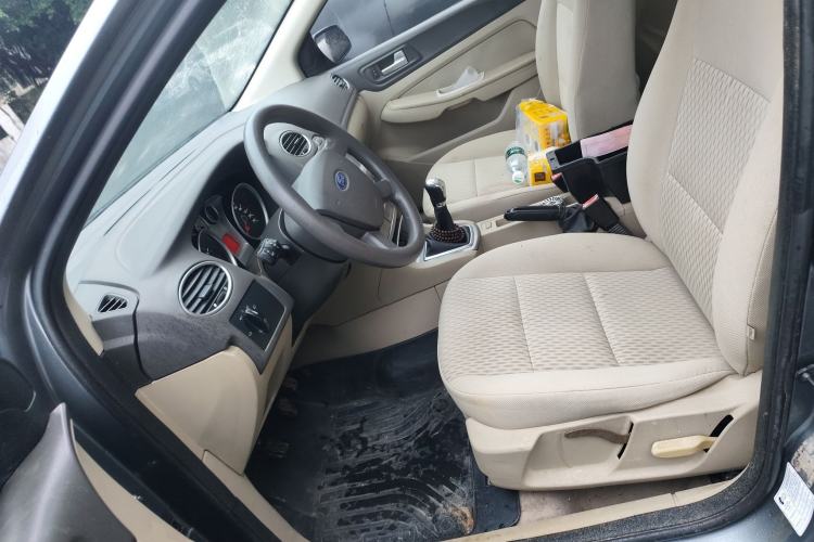 Used Ford Focus 2011 Sedan 1.8L Manual Comfort Model
