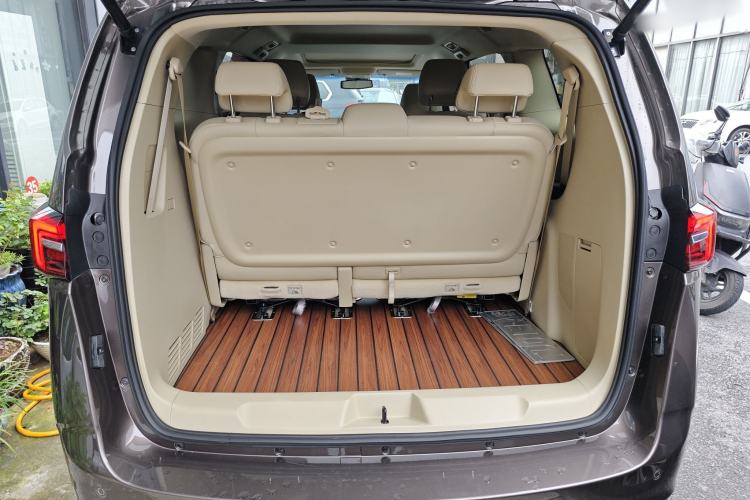 Used Buick GL8 2023 Facelifted Land Cruiser Executive Luxury Version Trunk