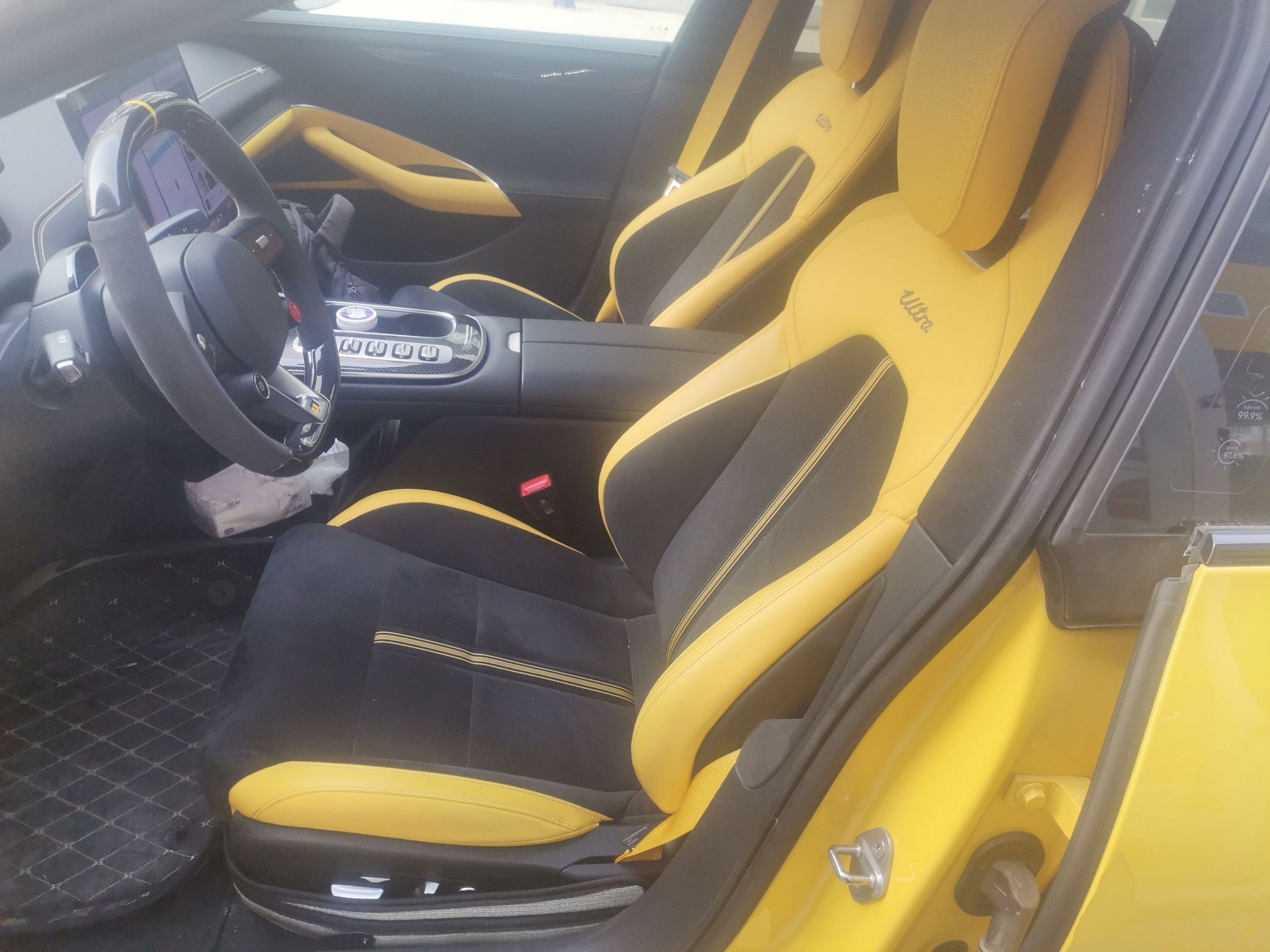 Переднее сиденье в автомобиле