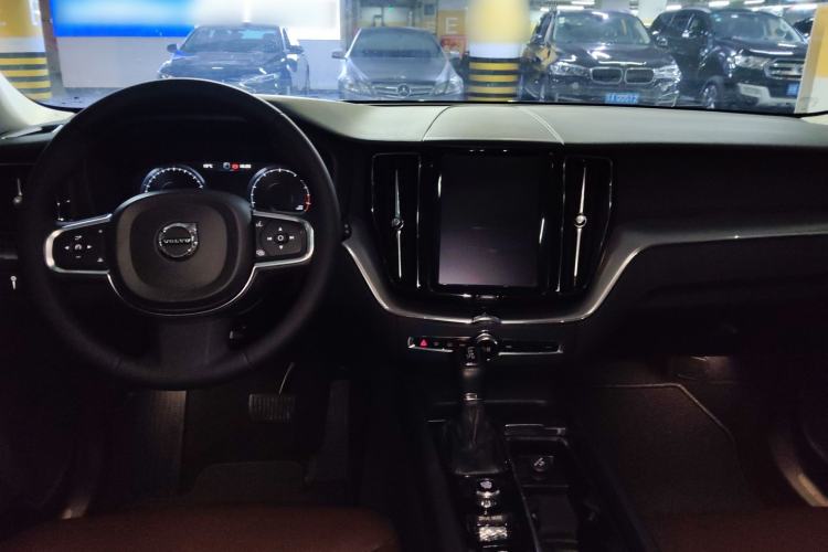 Used Volvo XC60 2019 T5 4x4 Smart & Dynamic Sport Edition China VI Standard