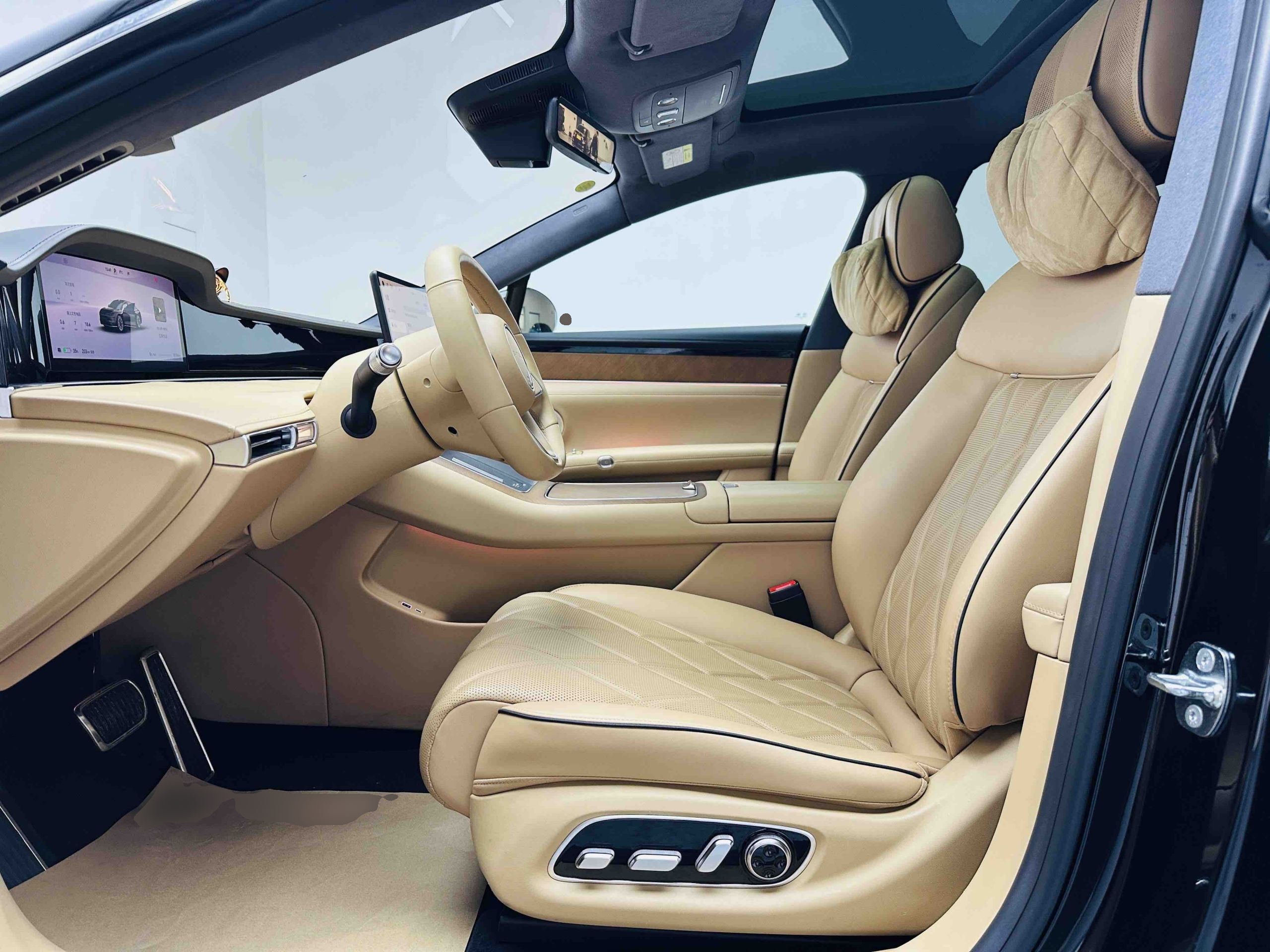 Переднее сиденье в автомобиле