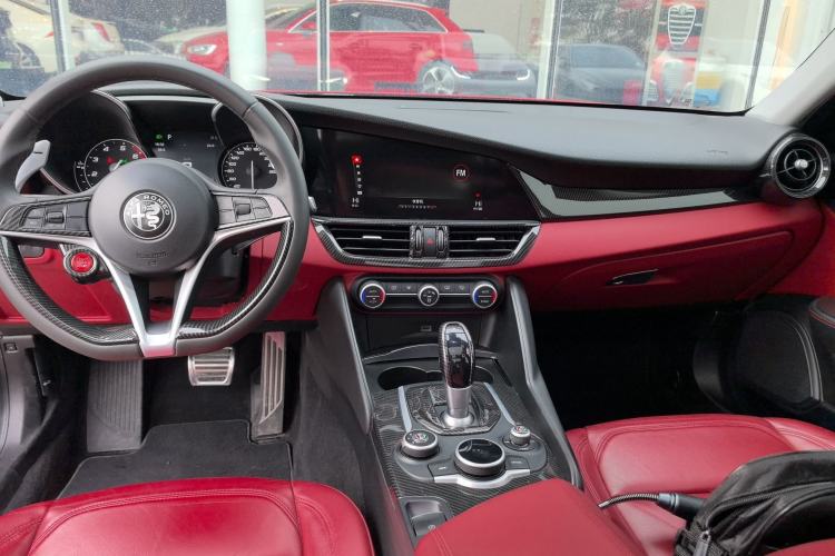 Used Alfa Romeo Giulia 2017 2.0T 200HP Luxury Edition
