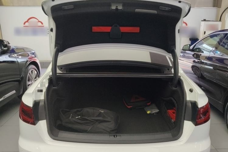 Used Audi A4L 2019 40 TFSI Ambition China VI Trunk