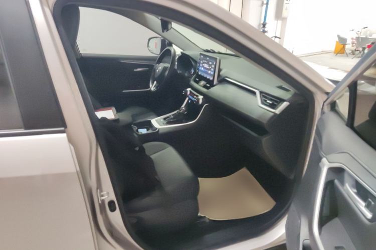 Used Toyota Wildlander 2022 Dual-Engine 2.5L E-CVT Two-Wheel Drive Luxury PLUS Edition Right Front Seat