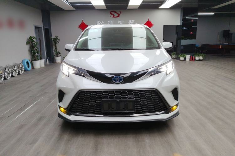 Used Toyota Granvia 2023 2.5L Hybrid Luxury Edition
