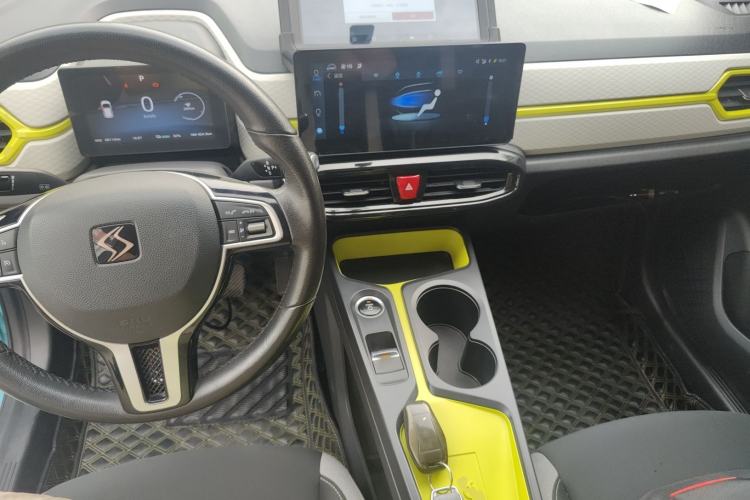 Used SOL E10X 2021 302 km Range Luxury Version 31.4 kWh Center Console