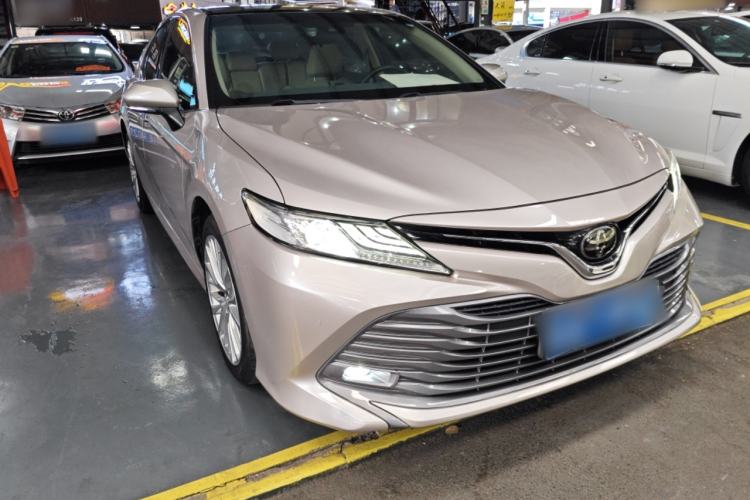 Used Toyota Camry 2018 2.5G Luxury Edition Front Right 45 Deg