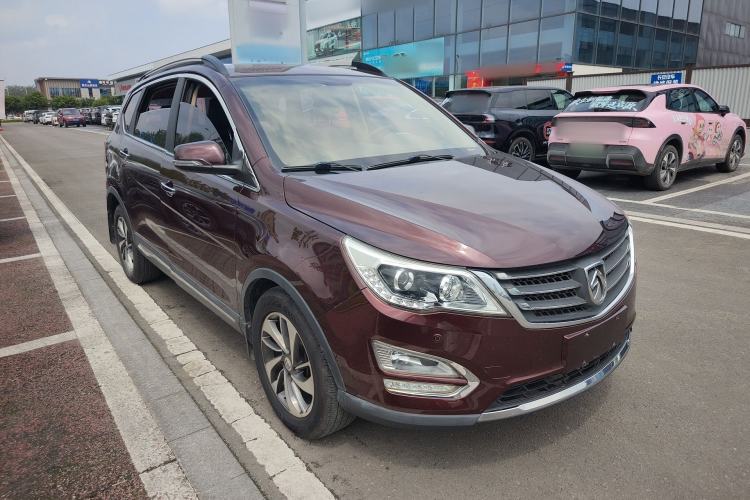 Used Baojun 560 2015 1.8L manual luxury version Front Right 45 Deg