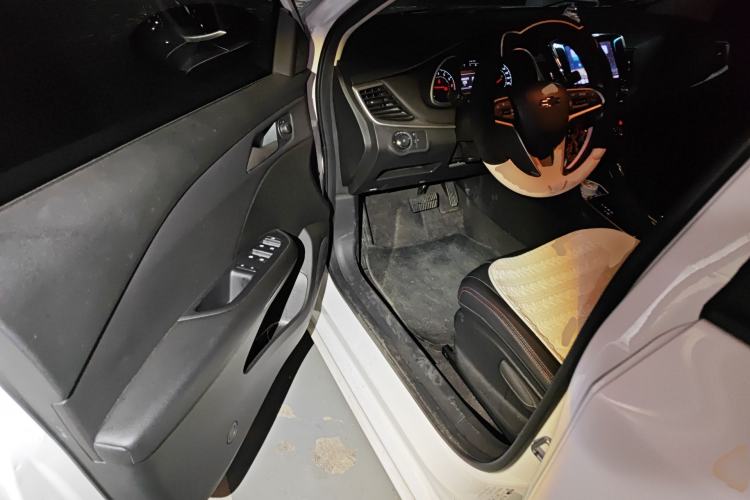 Used Chevrolet Monza 2022 Light Hybrid Redline 320T Dual-Clutch Thrilling Edition Driver Seat