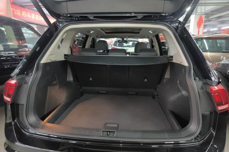 Used Volkswagen Tiguan L 2023 Revised Version 330TSI Automatic Two-Wheel Drive Smart Enjoyment Edition
