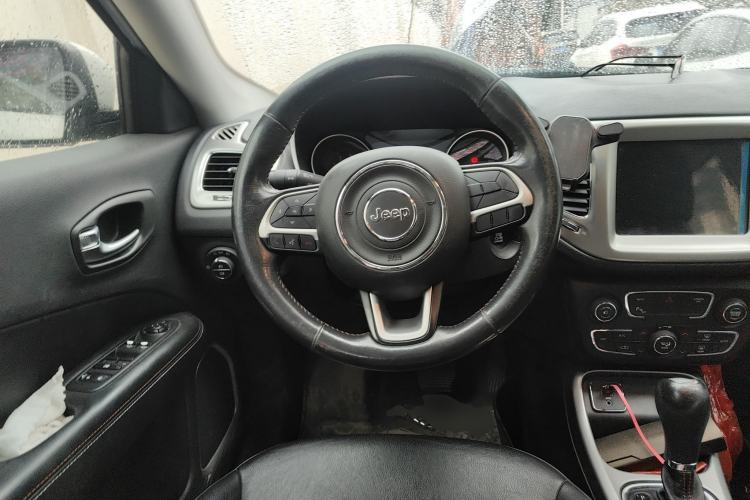 Used Jeep Compass 2017 200T Automatic Family Edition
